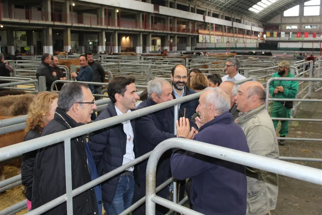 Visita de los candidatos del PSOE de Cantabria para el 10N al Mercado Nacional de Ganados de Torrelavega