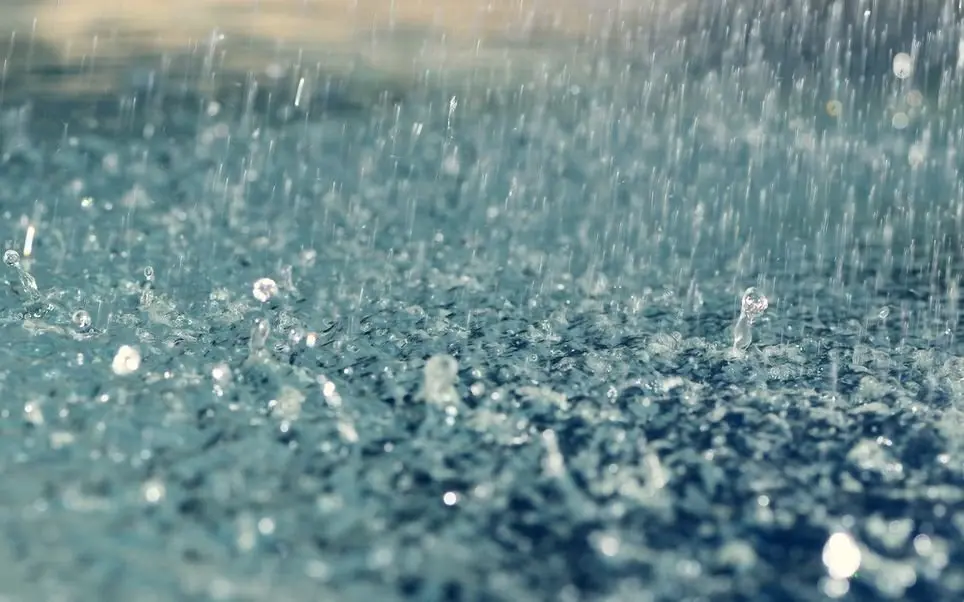 la-lluvia-calida-rayos-y-el-mediterraneo-otonal-205241-1