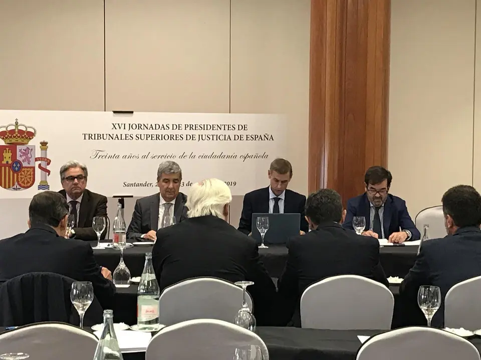 Clausura de las XVI Jornadas de Presidentes de Tribunales Superiores de Justicia de Espa&ntilde;a, presidida por el presidente del TSJ de Cantabria, Jos&eacute; Luis L&oacute;pez del Moral, y el vocal del CGPJ, Juan Manuel Fern&aacute;ndez