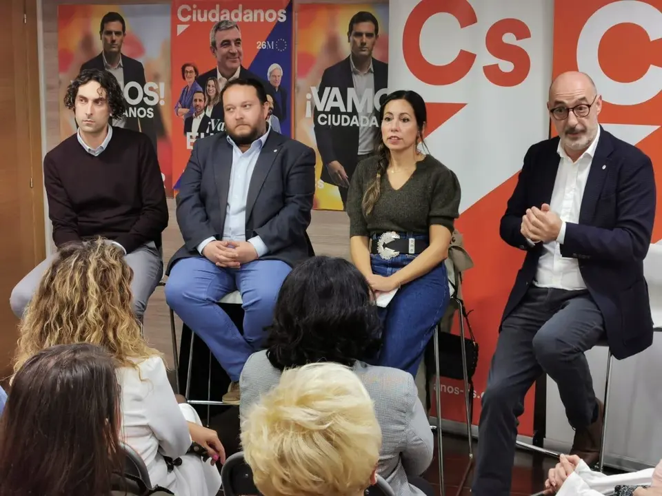 Acto de Cs en Astillero, con el candidato al Congreso, Rub&eacute;n G&oacute;mez