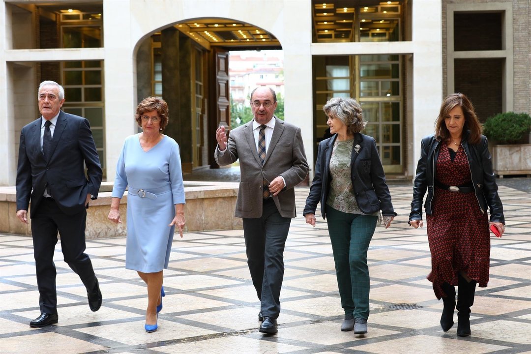 Autoridades a su llegada a la celebración del décimo aniversario de la Ley de Servicios Sociales de Aragón.