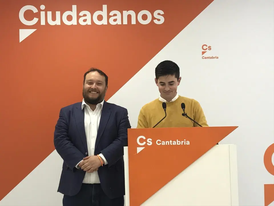 El diputado regional de Cs, Diego Mara&ntilde;&oacute;n, y el candidato del partido por Cantabria al Congreso de los Diputados, Rub&eacute;n G&oacute;mez
