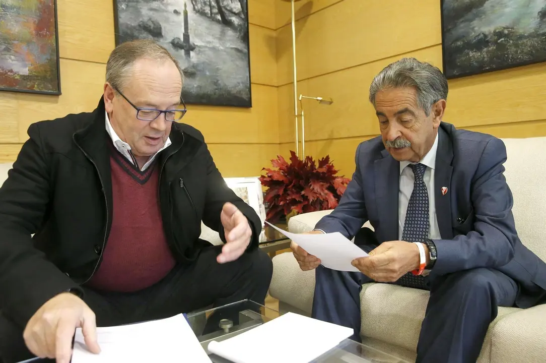 Revilla con alcalde de Campoo de Yuso