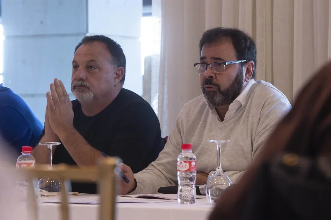 El secretario nacional de la Federaci&oacute;n de Industria de CC.OO, Agust&iacute;n Mart&iacute;n (izda), y su hom&oacute;logo de Cantabria, Daniel San Miguel (derecha)