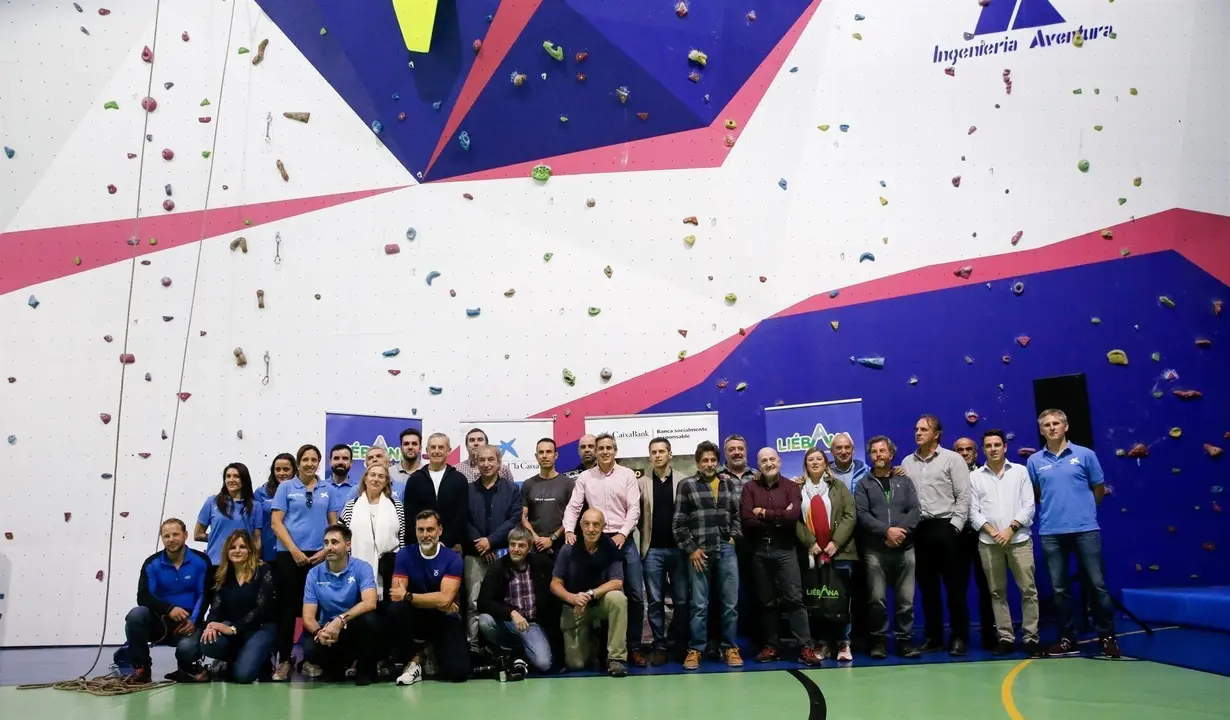 El vicepresidente del Gobierno de Cantabria y consejero de Universidades, Igualdad, Cultura y Deporte, Pablo Zuloaga, en las VI Jornadas de la Monta&ntilde;a Lebaniega en Potes