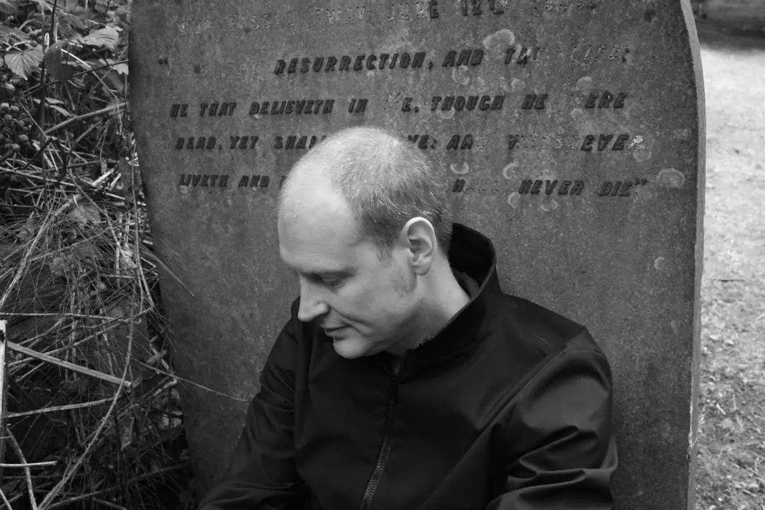 Jonathan Barnbrook es uno de los dise&ntilde;adores gr&aacute;ficos m&aacute;s importantes e influyentes de Gran Breta&ntilde;a