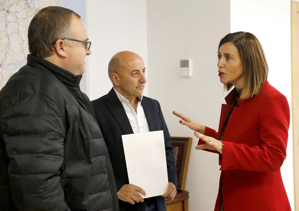 La consejera de Presidencia, Interior, Justicia y Acci&oacute;n Exterior, Paula Fern&aacute;ndez, se ha reunido con el alcalde de B&aacute;rcena de Cicero, Gumersindo Ranero