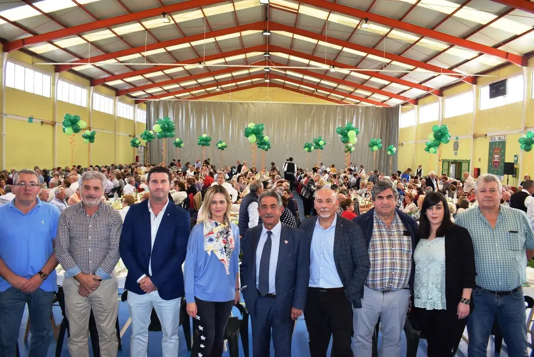 Jornada y comida de hermandad de personas mayores en Pi&eacute;lagos