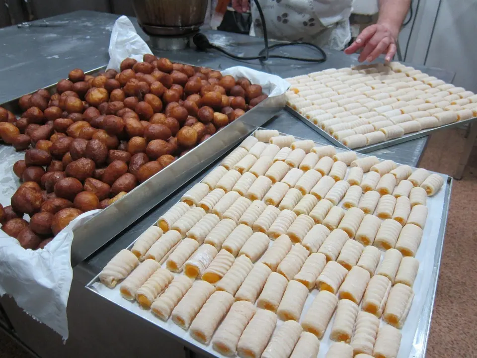 Pasteler&iacute;a Bonache en Murcia. Celia Balanza Mart&iacute;nez. Confiter&iacute;a artesanal. Bu&ntilde;uelos. Pasteles. Obrador. D&iacute;a de todos los Santos. Huesos de Santo