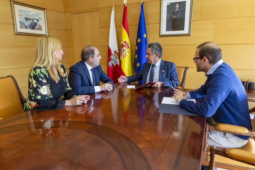 Revilla se re&uacute;ne con responsables de ATA