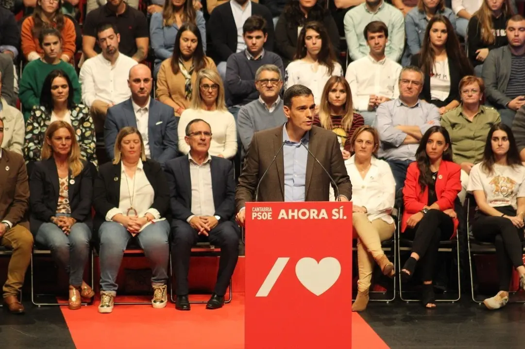 Pedro S&aacute;nchez, en un mitin del PSOE en Santander antes de las elecciones del 10N