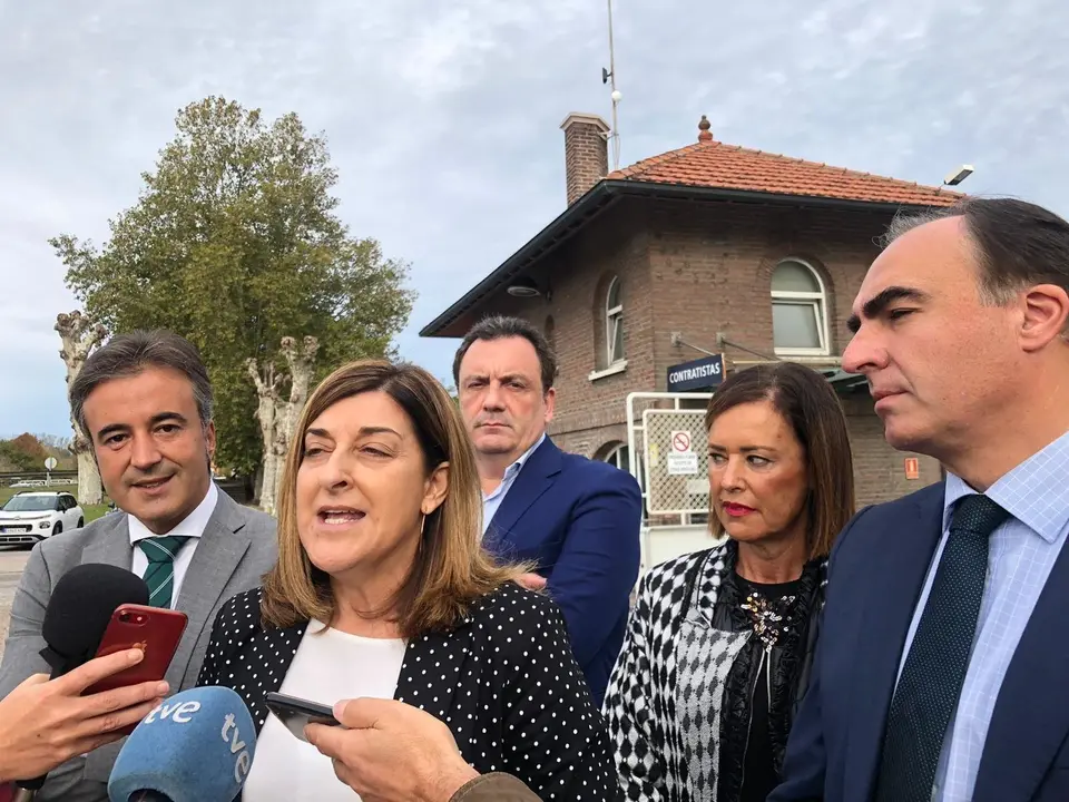 La presidenta del PP, Mar&iacute;a Jos&eacute; S&aacute;enz de Buruag, en Solvay