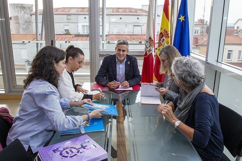 El vicepresidente regional, Pablo Zuloaga, se reúne con representantes de UNICEF Comité Cantabria