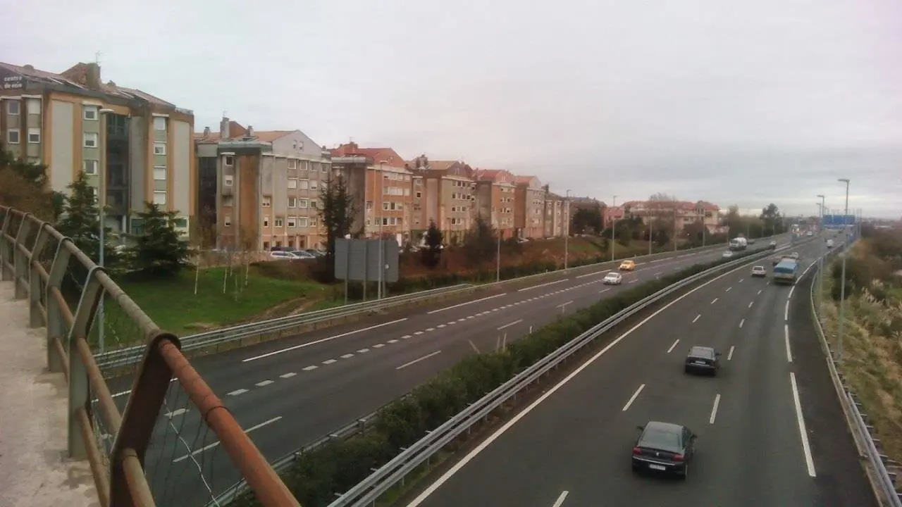 Autov&iacute;a A-67 a su paso por Bezana