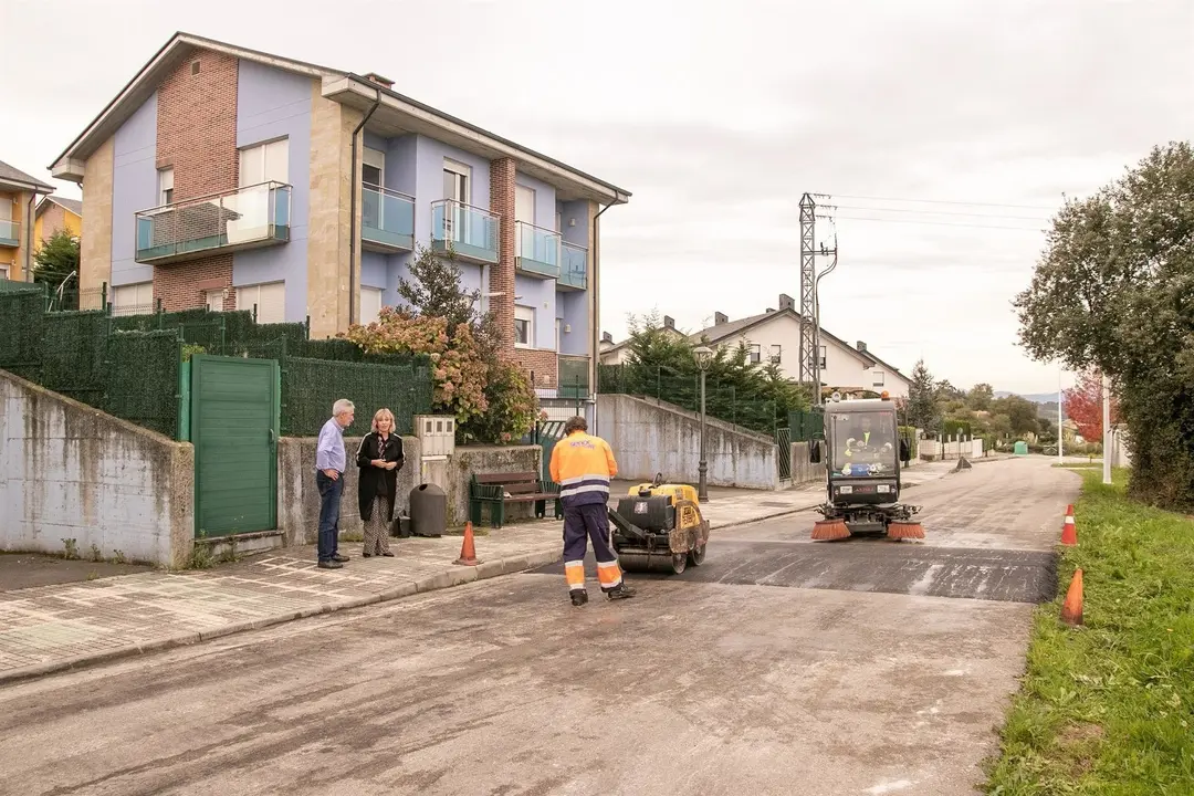 La alcaldesa y el concejal de obras supervisan obras en municipio