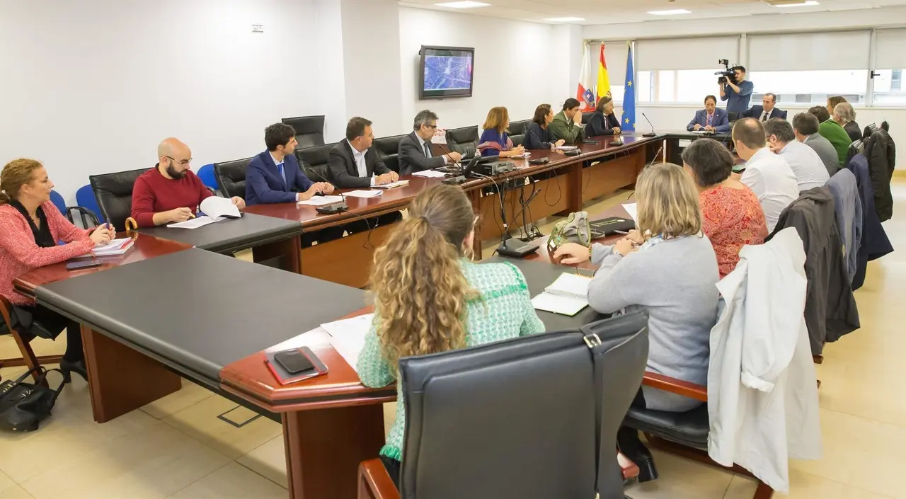 El consejero de Obras P&uacute;blicas, Ordenaci&oacute;n del Territorio y Urbanismo, Jos&eacute; Luis Gochicoa, preside la reuni&oacute;n de la Comisi&oacute;n Regional de Ordenaci&oacute;n del Territorio y Urbanismo (CROTU)