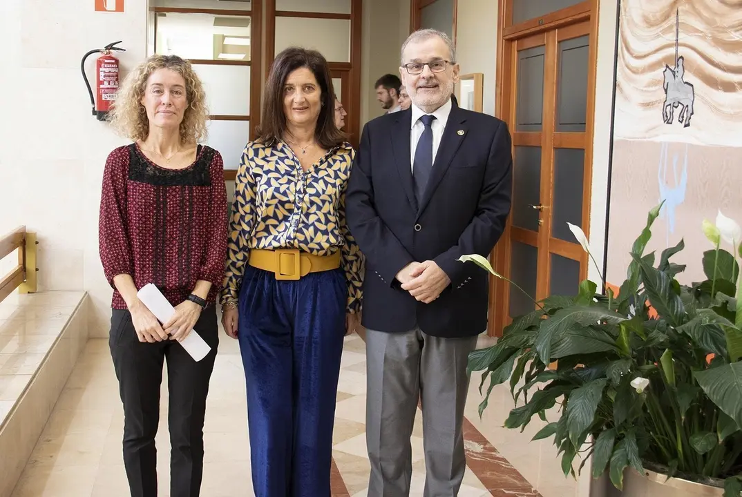 Tom de posesi&oacute;n de Olga S&aacute;nchez como directora del Departamento de Derecho P&uacute;blico de la UC