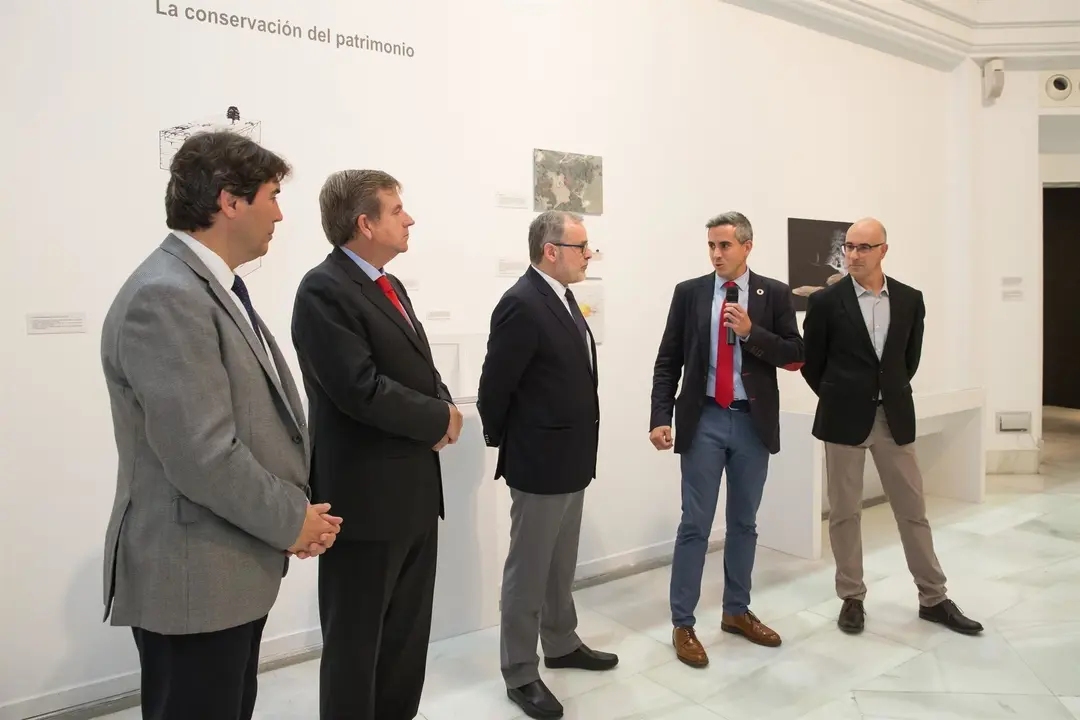 Zuloaga inaugura la exposici&oacute;n 'Prehistoria de vanguardia' por el XV aniversario del IIIPC