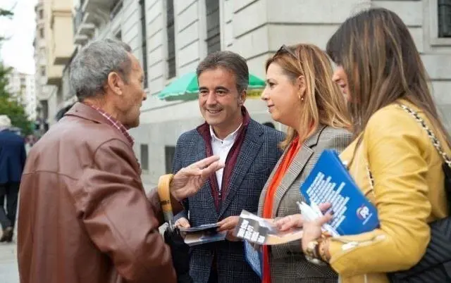 Diego Movell&aacute;n, candidato del PP al Congreso, en un acto de campa&ntilde;a electoral por el 10N