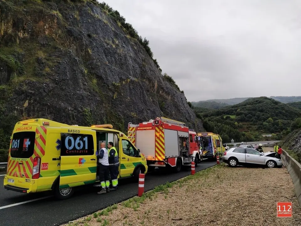 Accidente de tr&aacute;fico en Liendo en la A-8