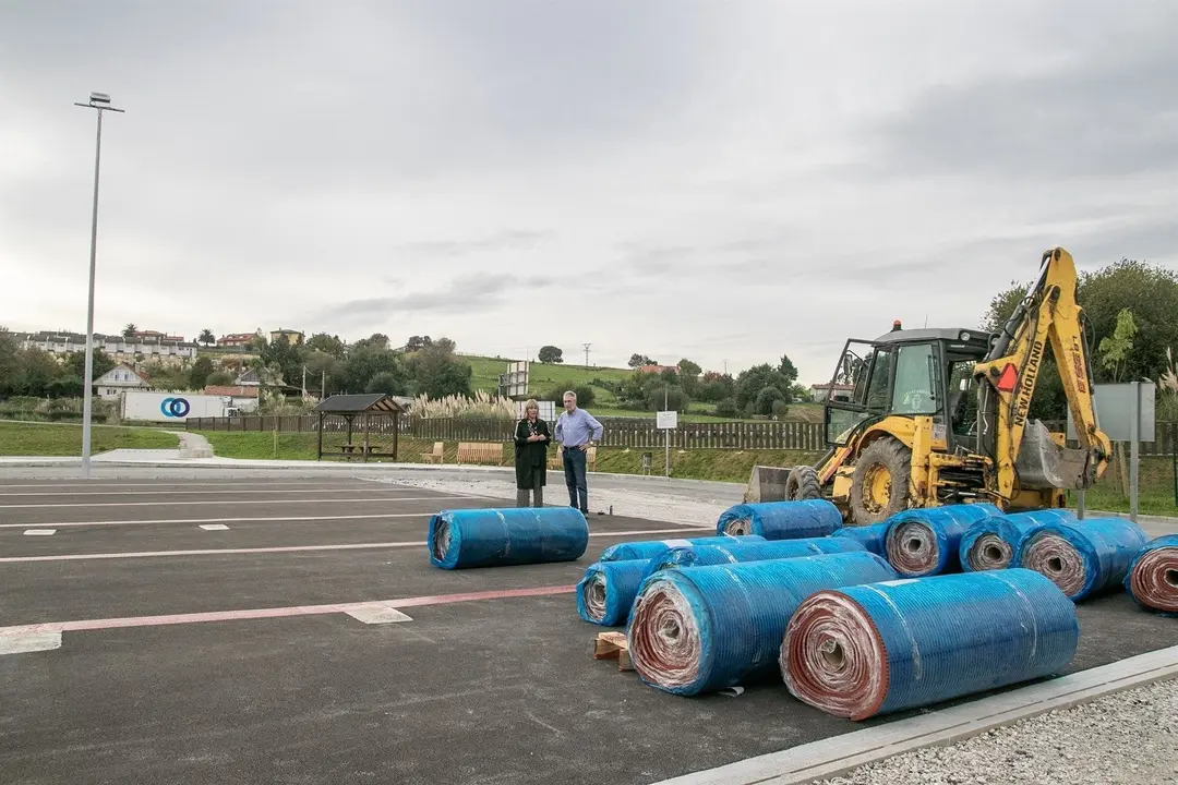 Colocaci&oacute;n pavimento pista atletismo Requejada