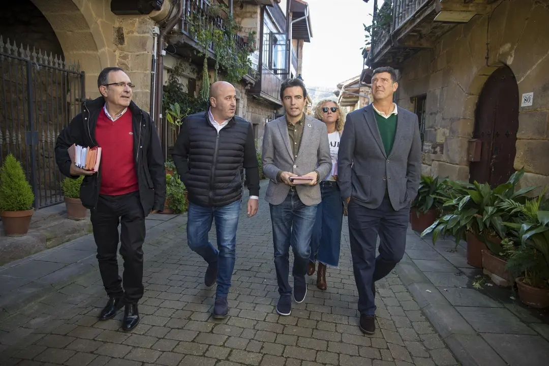 Casares y otros candidatos del PSOE en Cartes