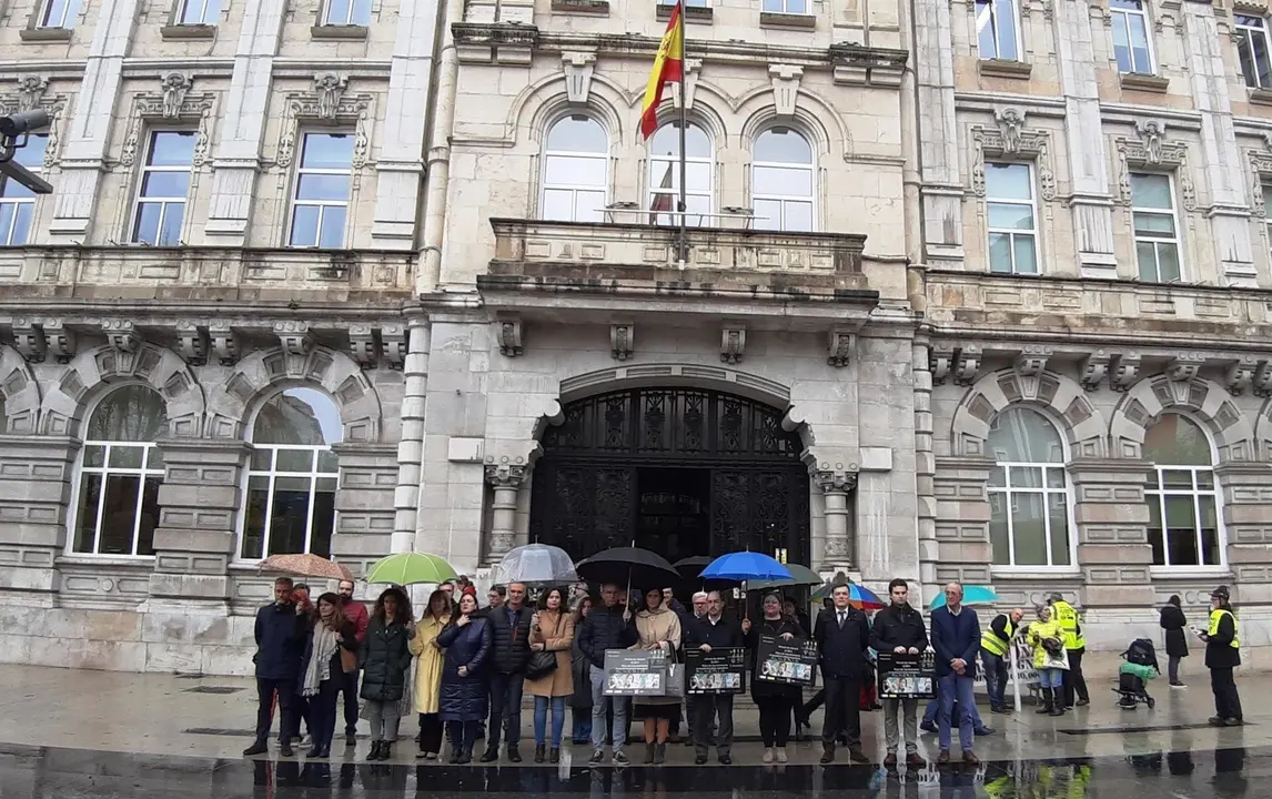 Minuto de silencio por la mujer asesinada en Almer&iacute;a