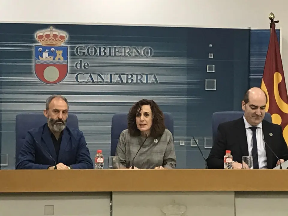 La consejera de Empleo y Pol&iacute;ticas Sociales, Ana Bel&eacute;n &Aacute;lvarez, valora los datos del paro acompa&ntilde;ada del director del Emcan, Jos&eacute; Manuel Callejo, y el director general de Trabajo, Gustavo Garc&iacute;a