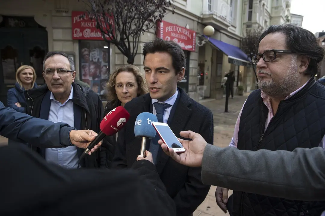 Casares atiende a los periodistas