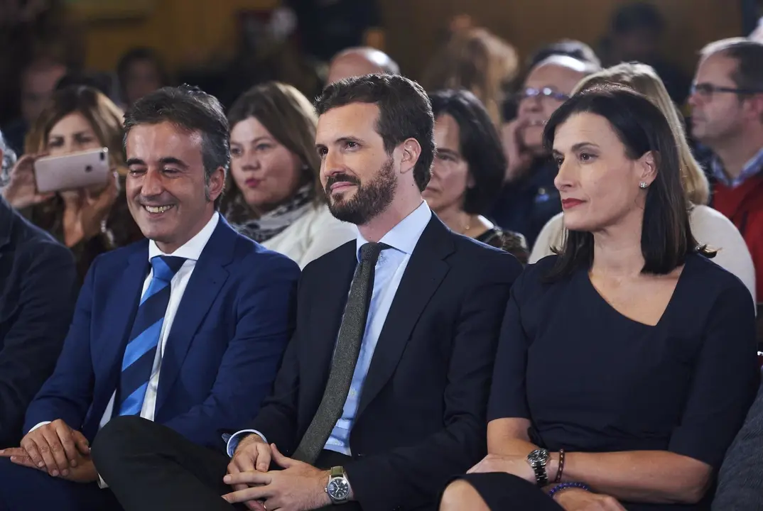 El presidente del PP y candidato a la Presidencia del Gobierno, Pablo Casado (2i) y la alcaldesa de Santander, Gema Igual Ortiz (3i) durante el acto de clausura del PP en el Hotel Santemar, en Santander, Cantabria (Espa&ntilde;a), a 5 de noviembre de 2019.