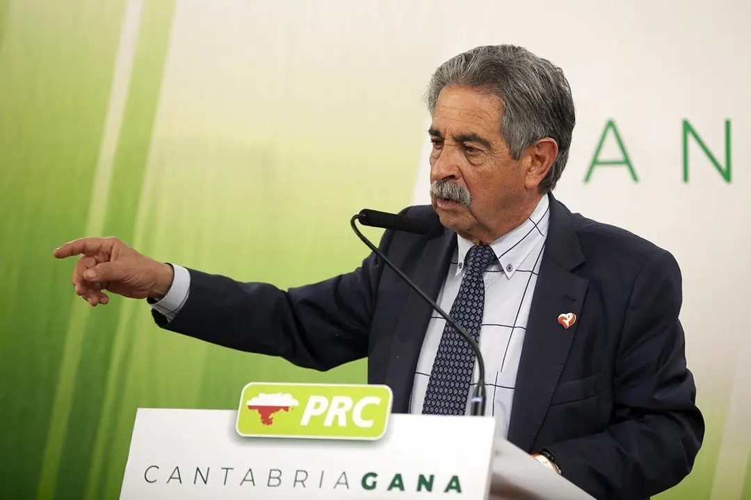 Miguel &Aacute;ngel Revilla en el mitin del PRC en Somo