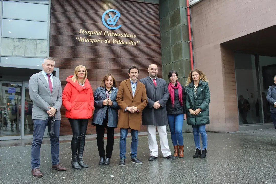 Visita de Casares a Valdecilla en la campa&ntilde;a del 10N