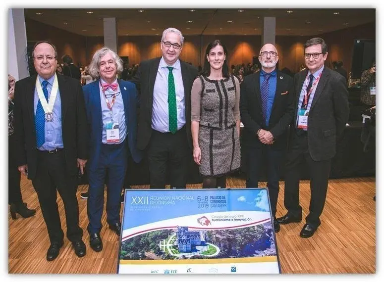 Miembros de la AEC y autoridades de Cantabria en la inauguraci&oacute;n de la XXII Reuni&oacute;n Nacional de Cirug&iacute;a en Santander