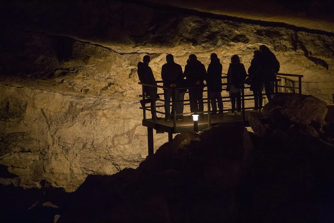 Guias de cuevas con arte rupestre