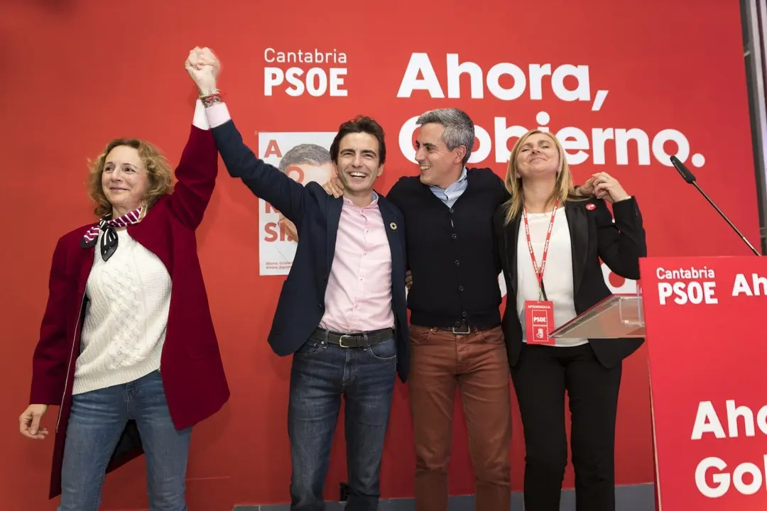 EuropaPress_2480047_Isabel_Fernández_Pedro_Casares_Pablo_Zuloaga_y_Noelia_Cobo_tras_conocer_los_resultados_electorales_del_10N