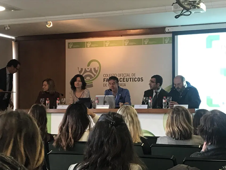 Inauguraci&oacute;n de la jornada formativa del programa 'Peso y Salud Infantil' en el Colegio Oficial de Farmac&eacute;uticos de Cantabria