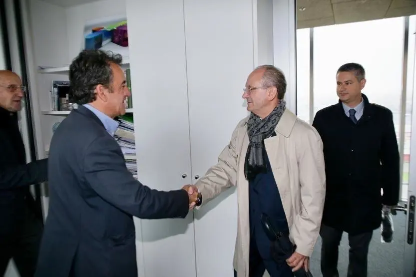 Francisco Mart&iacute;n con representantes de la empresa