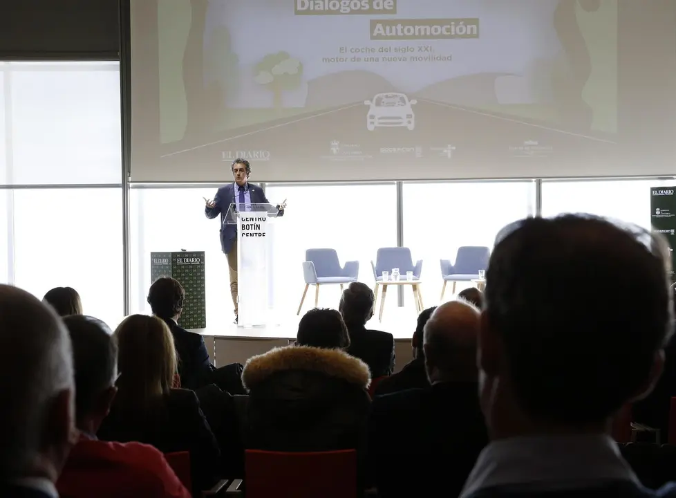El consejero de Innovaci&oacute;n, Industria, Transporte y Comercio, Francisco Mart&iacute;n, participa en el foro &lsquo;Di&aacute;logos de Automoci&oacute;n&rsquo;.