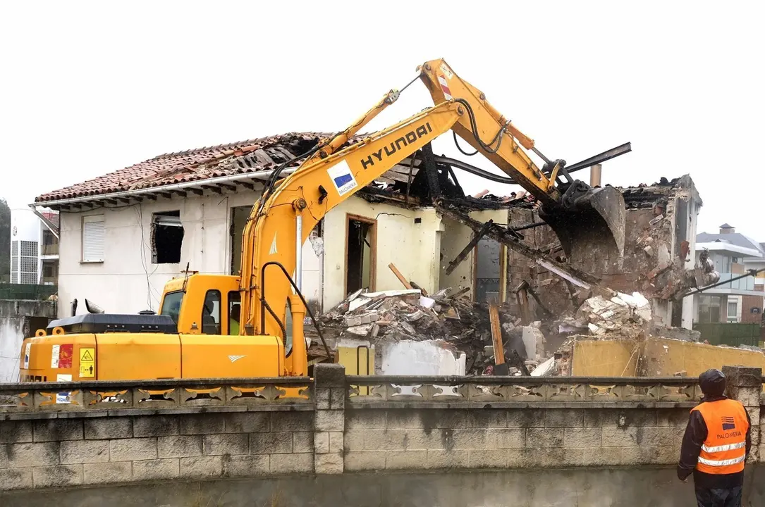Edificaci&oacute;n en ruina derribada en calle Corce&ntilde;o