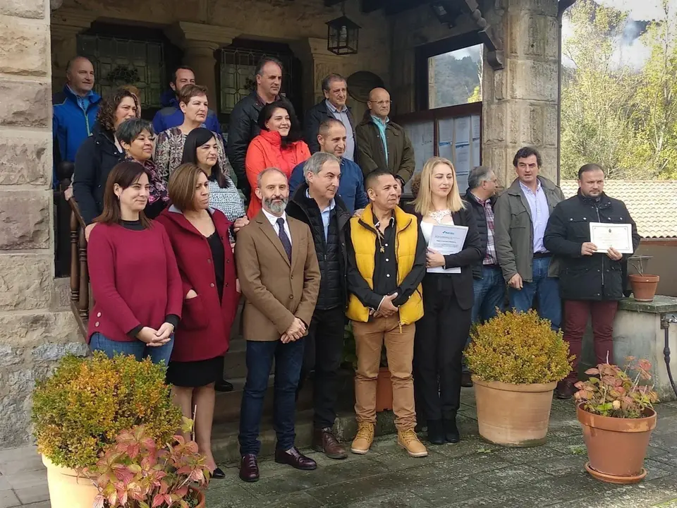 El director general de Trabajo, Gustavo Garc&iacute;a, clausura el taller de empleo 'Operaciones b&aacute;sicas de restaurante y bar'