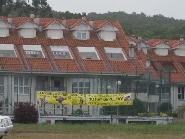 viviendas con sentencia de derribo playa de La Arena, en Isla, Cantabria