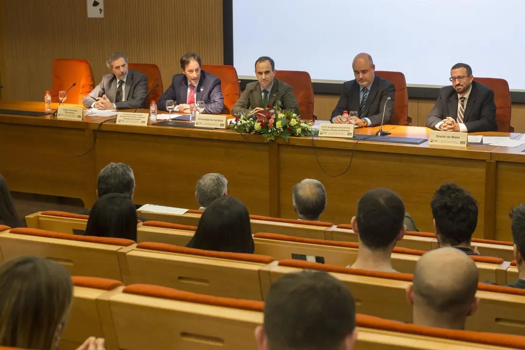 El consejero de Obras P&uacute;blicas, Ordenaci&oacute;n del Territorio y Urbanismo del Gobierno de Cantabria, Jos&eacute; Luis Gochicoa, interviene en la inauguraci&oacute;n del XIV M&aacute;ster Internacional UC-UIMP en Tecnolog&iacute;a, Rehabilitaci&oacute;n y Gesti&oacute;n de la Edificaci&oacute;n
