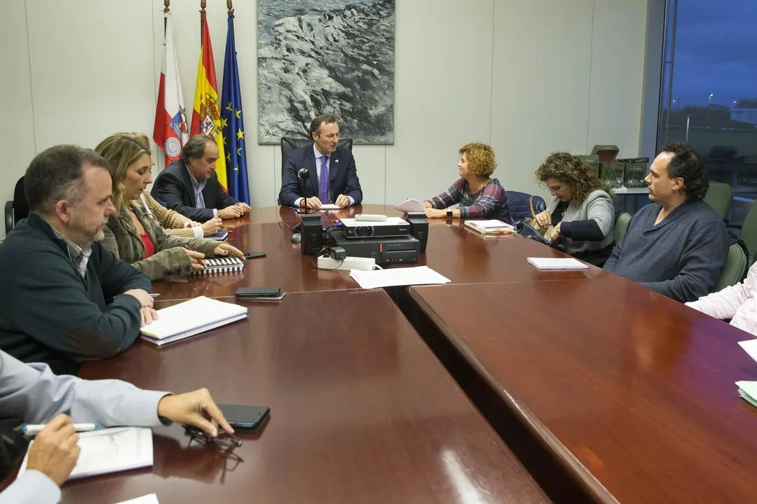 El consejero de Desarrollo Rural, Ganader&iacute;a, Pesca y Alimentaci&oacute;n, Guillermo Blanco, se re&uacute;ne con representantes del sindicato SIEP