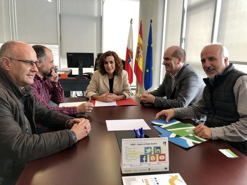 Reuni&oacute;n de la consejera de Empleo, Ana Bel&eacute;n &Aacute;lvarez, y miembros Red C&aacute;ntabra de Desarrollo Rural