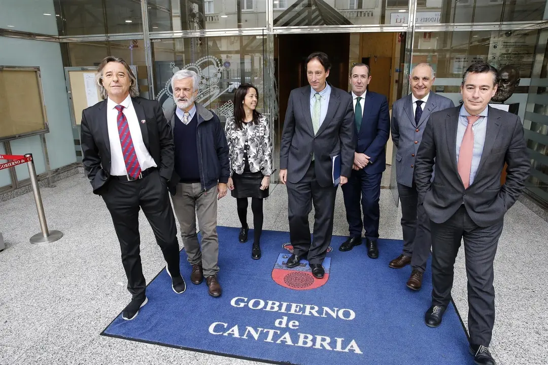 El consejero de Obras P&uacute;blicas, Ordenaci&oacute;n del Territorio y Urbanismo, Jos&eacute; Luis Gochicoa, y su equipo presentan el Presupuesto de su departamento para 2020