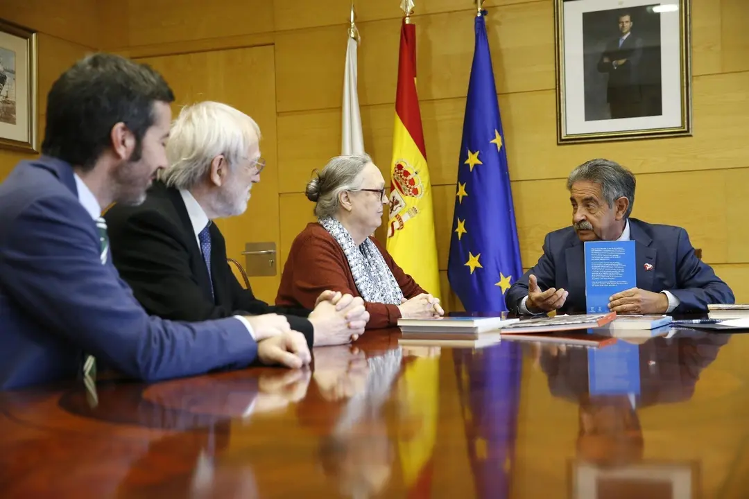 Revilla felicita a la Fundaci&oacute;n Vicente Ferrer por el 50 aniversario de su proyecto humanitario en la India