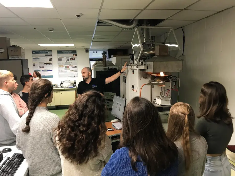 Casi 900 alumnos de Secundaria y Bachillerato han visitado los grupos de investigaci&oacute;n de la UC con motivo de la Semana de la Ciencia