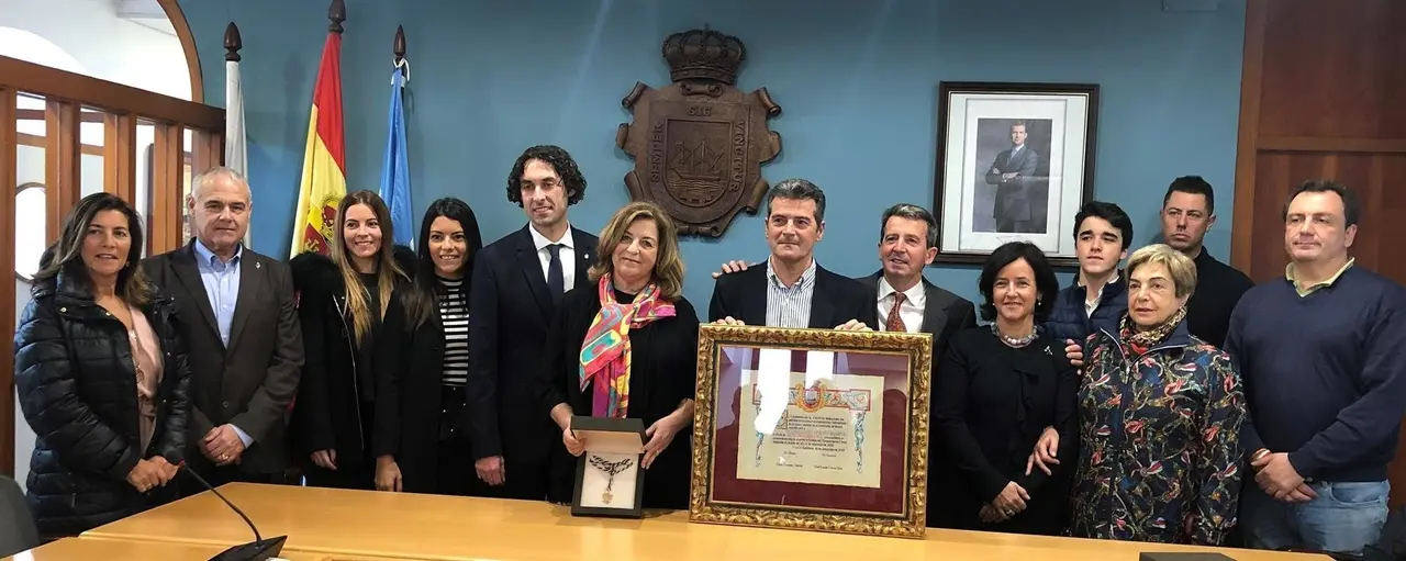 La familia de Guillermo Cort&eacute;s recibe el t&iacute;tulo que acredita a &eacute;ste como 'Hijo predilecto' de Astillero y Guarnizo