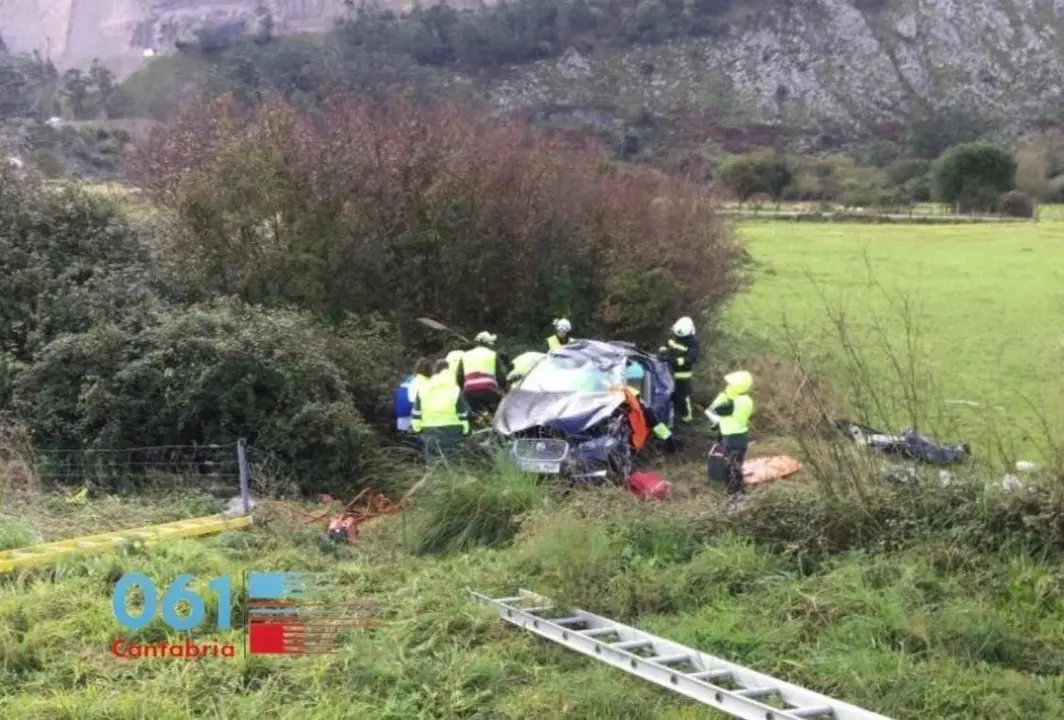 Coche accidentado en Lusa (Castro Urdiales) con dos heridos graves