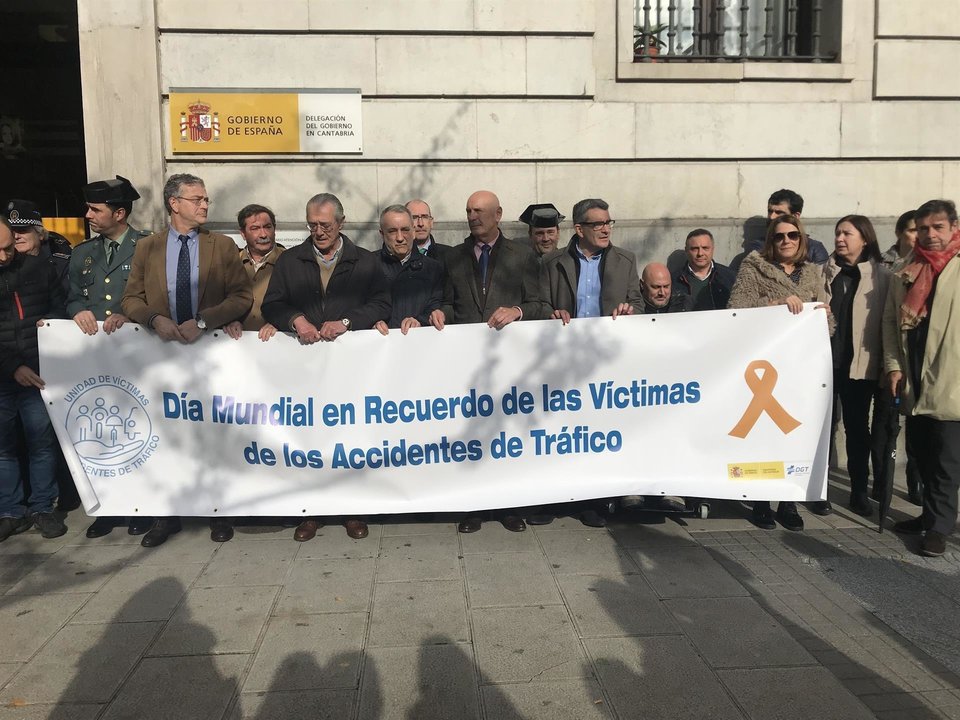 Instituciones, cuerpos de seguridad y asociaciones han recordado este lunes a los fallecidos en las carreteras de la comunidad autónoma con motivo de la conmemoración del Día Mundial en Recuerdo de las Víctimas de Accidentes de Tráfico